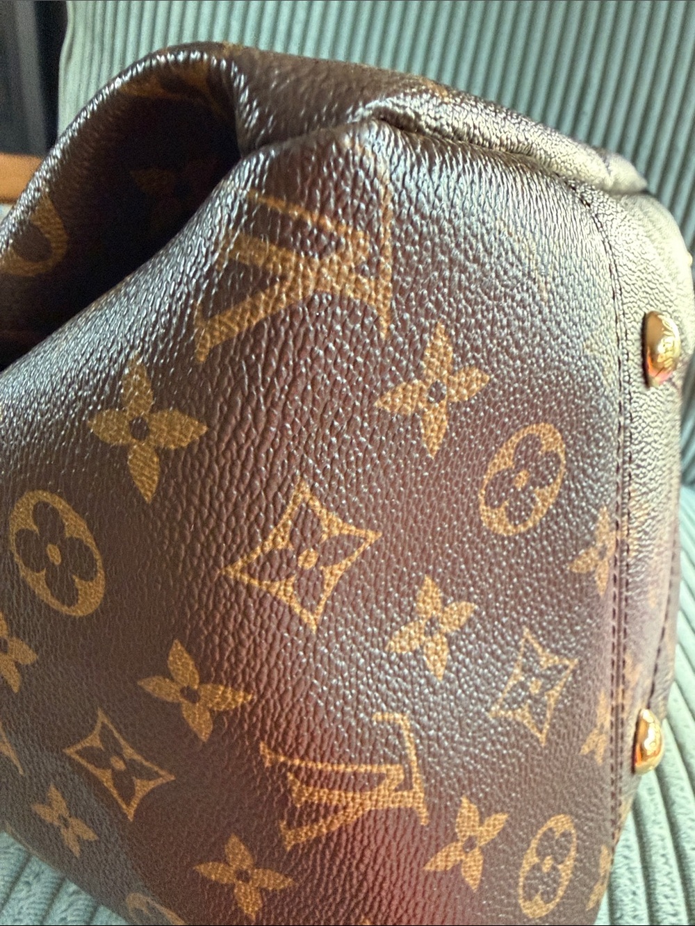Louis Vuitton Monogram Artsy View 2